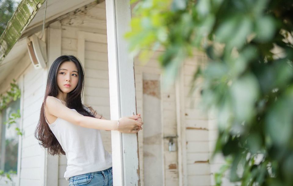 爱情有如**，没有了它，干裂的心田，即使撒下再多的种子，终是不可能滋发萌芽的生机。